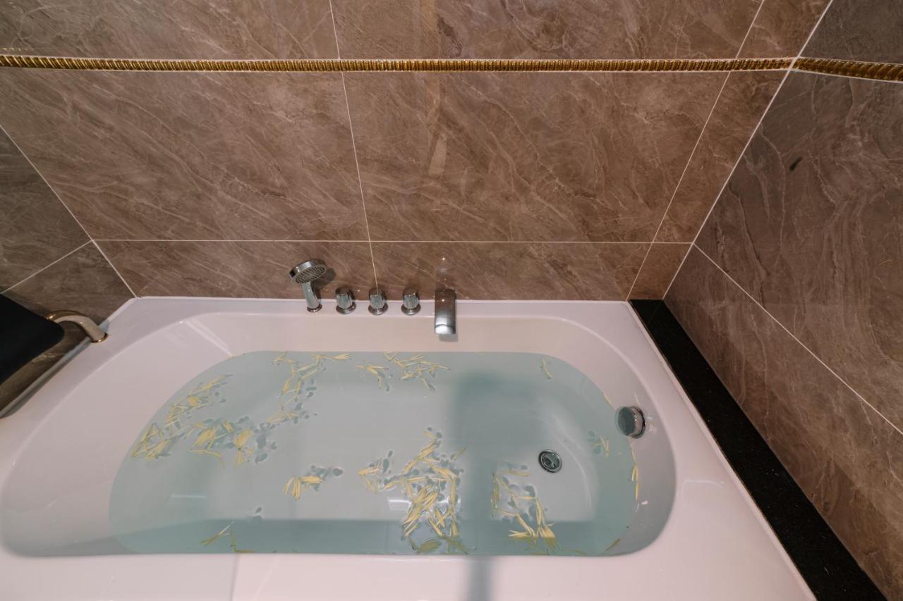 Saigon Hanoi 3*